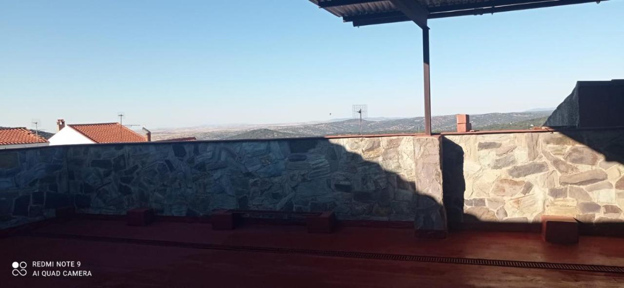 Hostal 2 Estrellas -Restaurante Las Tres Encinas En El Centro Del Pueblo Кабеса-ла-Вака Экстерьер фото